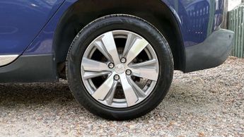 PEUGEOT 2008 1.6 e-HDi Allure SUV 5dr Diesel EGC Euro 5 (s/s) (92 ps)