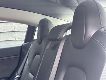TESLA MODEL 3 Model 3 Standard Range + 4dr