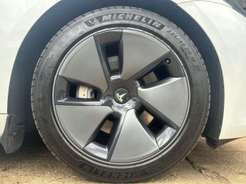 TESLA MODEL 3 Model 3 Standard Range + 4dr