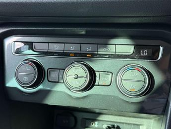 VOLKSWAGEN TIGUAN 2.0 Tiguan SE Nav TDI BlueMotion Technology 4Motion Semi-Auto 4W