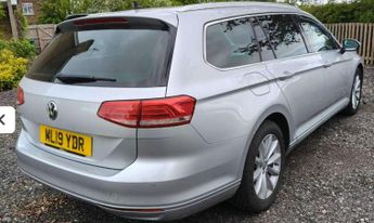 VOLKSWAGEN PASSAT 2.0 Passat SE Business TDI Semi-Auto 5dr
