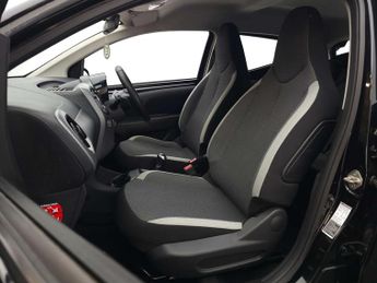 TOYOTA AYGO 1.0 Aygo X-Play TSS VVT-i CVT 5dr