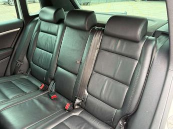VOLKSWAGEN TIGUAN 2.0 Tiguan R-Line TDI BlueMotion Technology 4Motion Semi-Automat