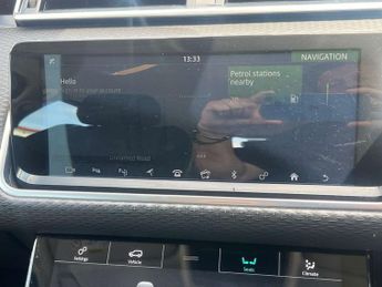 Land Rover RANGE ROVER VELAR 2.0 Range Rover Velar R-Dynamic SE D180 Auto 4WD 5dr