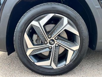 HYUNDAI TUCSON 1.6 Tucson Premium TGDi HEV Auto 5dr
