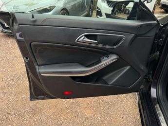 MERCEDES-BENZ CLA 2.1 CLA 220 AMG Sport CDi Auto 4dr