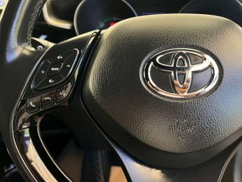 TOYOTA C-HR 1.8 C-HR-Dynamic HEV CVT 5dr