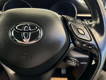 TOYOTA C-HR 1.8 C-HR-Dynamic HEV CVT 5dr