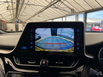 TOYOTA C-HR 1.8 C-HR-Dynamic HEV CVT 5dr