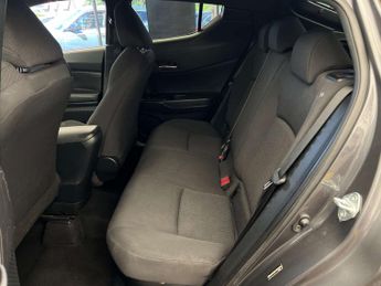 TOYOTA C-HR 1.8 C-HR-Dynamic HEV CVT 5dr