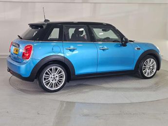 MINI HATCH 1.5 Cooper D Auto 5dr
