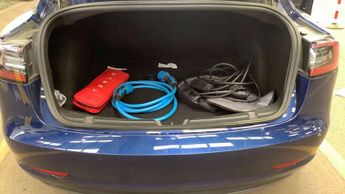 TESLA MODEL 3 Model 3 Standard Range + 4dr