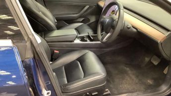 TESLA MODEL 3 Model 3 Standard Range + 4dr