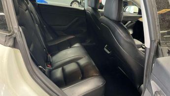 TESLA MODEL 3 Model 3 Standard Range + 4dr