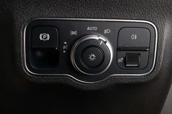 Mercedes-Benz GLB 1.3 GLB200 AMG Line SUV 5dr Petrol 7G-DCT Euro 6 (s/s) (163 ps)