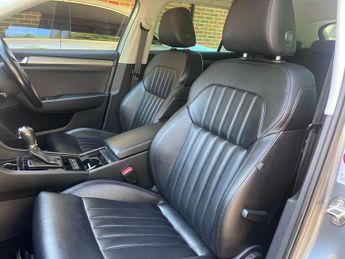 Skoda SUPERB 2.0 Superb SE L Executive TDI Semi-Auto 5dr