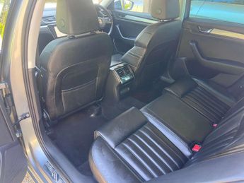 Skoda SUPERB 2.0 Superb SE L Executive TDI Semi-Auto 5dr