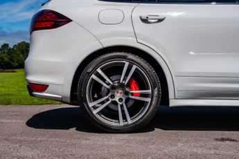 PORSCHE CAYENNE GTS
