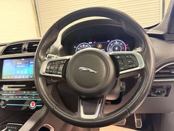 JAGUAR F-PACE 2.0 F-PACE Chequered Flag AWD D Auto 4WD 5dr