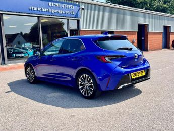TOYOTA COROLLA 1.8 Corolla Design HEV CVT 5dr
