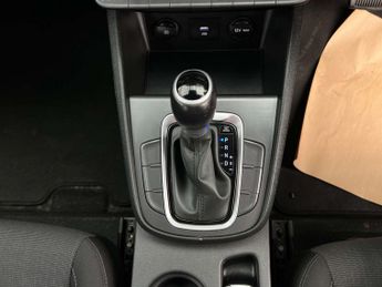 HYUNDAI KONA SE CONNECT GDI HEV S-A
