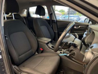 HYUNDAI KONA SE CONNECT GDI HEV S-A