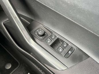 VOLKSWAGEN POLO 1.0 Polo Life TSi Semi-Auto 5dr