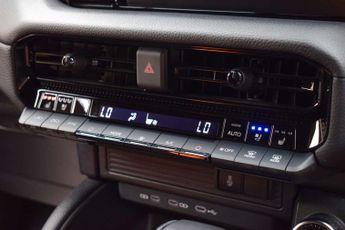 Toyota LAND CRUISER 2.8 Land Cruiser Commercial Auto 4WD 5dr
