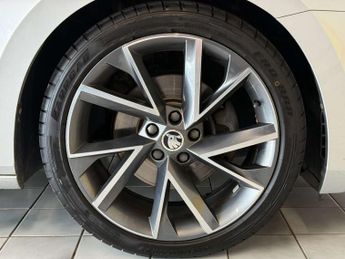 Skoda SUPERB 2.0 Superb Sportline TDI Semi-Auto 5dr