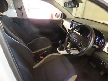 Hyundai i10 1.0 Premium Hatchback 5dr Petrol Auto Euro 6 (s/s) (67 ps)