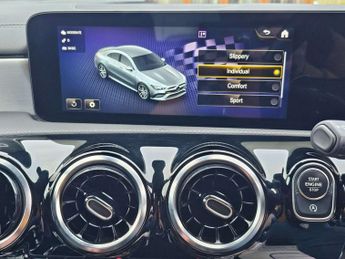 MERCEDES-BENZ CLA 2.0 AMG CLA 35 4Matic Auto 4WD 4dr