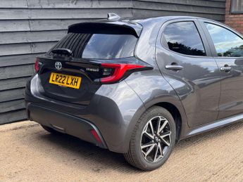 TOYOTA YARIS 1.5 Yaris Design HEV CVT 5dr