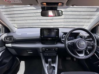 TOYOTA YARIS 1.5 Yaris Design HEV CVT 5dr