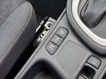 TOYOTA YARIS 1.5 Yaris Design HEV CVT 5dr