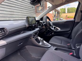 TOYOTA YARIS 1.5 Yaris Design HEV CVT 5dr