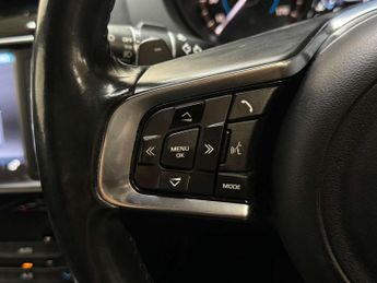 Jaguar XE 2.0 XE R-Sport D Auto 4dr
