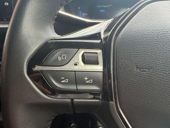 PEUGEOT 2008 2008 Allure Premium EV 5dr