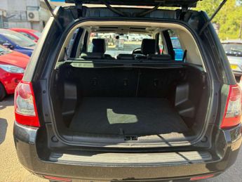 LAND ROVER Freelander 2 2.2 TD4 HSE SUV 5dr Diesel Auto 4WD Euro 4 (160 ps)