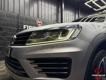 Volkswagen TOUAREG 3.0 TDI V6 BlueMotion Tech R-Line SUV 5dr Diesel Tiptronic 4WD E