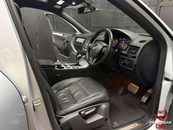 Volkswagen TOUAREG 3.0 TDI V6 BlueMotion Tech R-Line SUV 5dr Diesel Tiptronic 4WD E