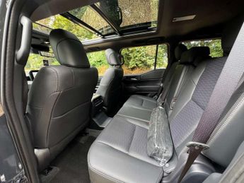 Toyota Land Cruiser 2.8D MHEV Invincible SUV 5dr Diesel Hybrid Auto 4WD Euro 6 (s/s)