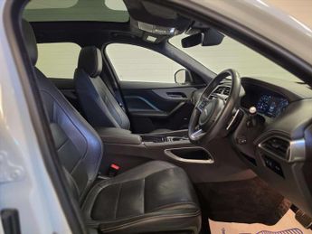 JAGUAR F-PACE 2.0 F-PACE Chequered Flag AWD D Auto 4WD 5dr