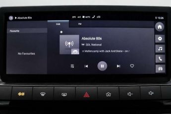 MG MG4 64kWh SE Long Range Hatchback 5dr Electric Auto (203 ps)
