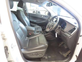 HYUNDAI TUCSON 1.7 Tucson Premium Blue Drive 2WD CRDi Semi-Auto 5dr