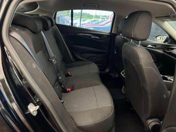 VAUXHALL INSIGNIA 1.5 Insignia Design Turbo D Auto 5dr