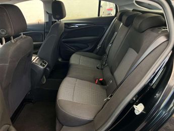 VAUXHALL INSIGNIA 1.5 Insignia Design Turbo D Auto 5dr
