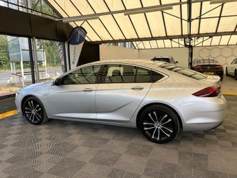 VAUXHALL INSIGNIA 1.5 Insignia SE Edition TD Auto 5dr