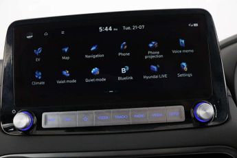 Hyundai KONA 64kWh Premium SUV 5dr Electric Auto (10.5kW Charger) (204 ps)