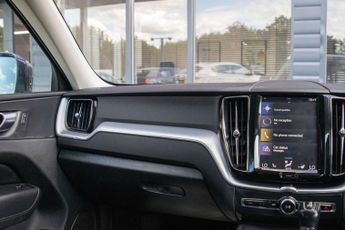 VOLVO XC60 2.0 D4 Momentum SUV 5dr Diesel Auto AWD Euro 6 (s/s) (190 ps)