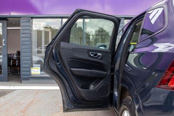 VOLVO XC60 2.0 D4 Momentum SUV 5dr Diesel Auto AWD Euro 6 (s/s) (190 ps)